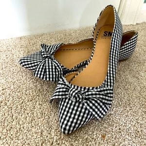 SM New York by Steve Madden Pointed Toe Flat with bow, Size 9